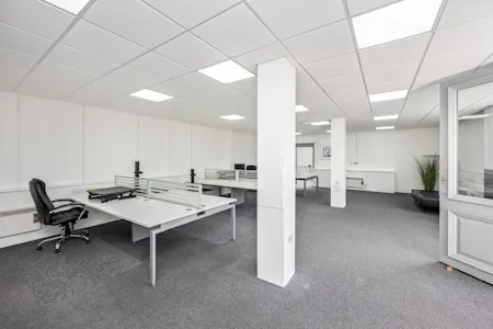 Unit A, 142 Old Shoreham Road, Hove, E (Commercial / Business / Service) / Office / Studio / Gallery / Studio / Workshop To Let - Old Shoreham Road, 142, Unit A-005.JPG
