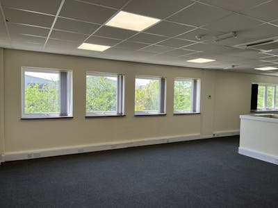 Unit 7, M40 Industrial Estate, Blenheim Road, High Wycombe, Industrial To Let - 20250428_124901379_iOS.jpg