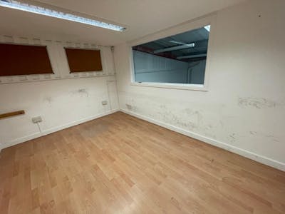 Unit 22 The Hawthorn Centre, Harrow, Warehouse To Let - Unit 22 Hawthorn Centre (11).jpg