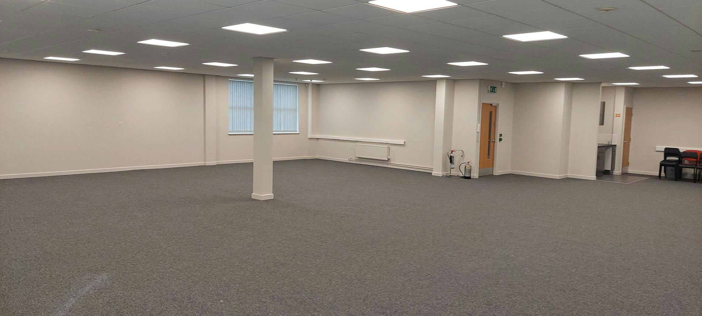 Office in Halesowen - photo 4