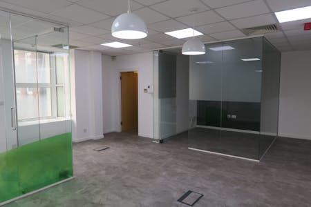 Stanmore Towers, 8-14 Church Road, Stanmore, Office To Let - IMG_1070.JPG