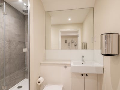 17 Carlisle Street, London, Office To Let - shower + WC.jpg