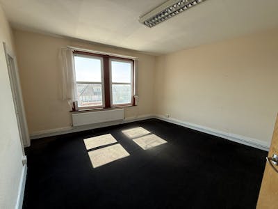 37 Hamlet Court Road, Westcliff-on-Sea, Office To Let - WhatsApp Image 2026-06-19 at 10.15.59 (3).jpeg