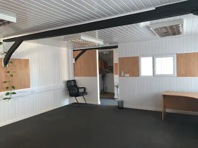 Former Grainstore & Offices, Willow hill Farm, Bedford, Industrial / Office To Let - IMG_8027.jpg