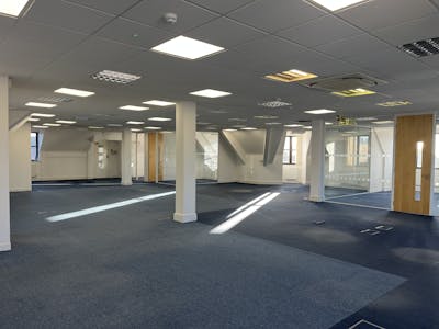 2nd Floor Office Suite, 5 Chalfont Court, Amersham, Office To Let - IMG_8529.JPG