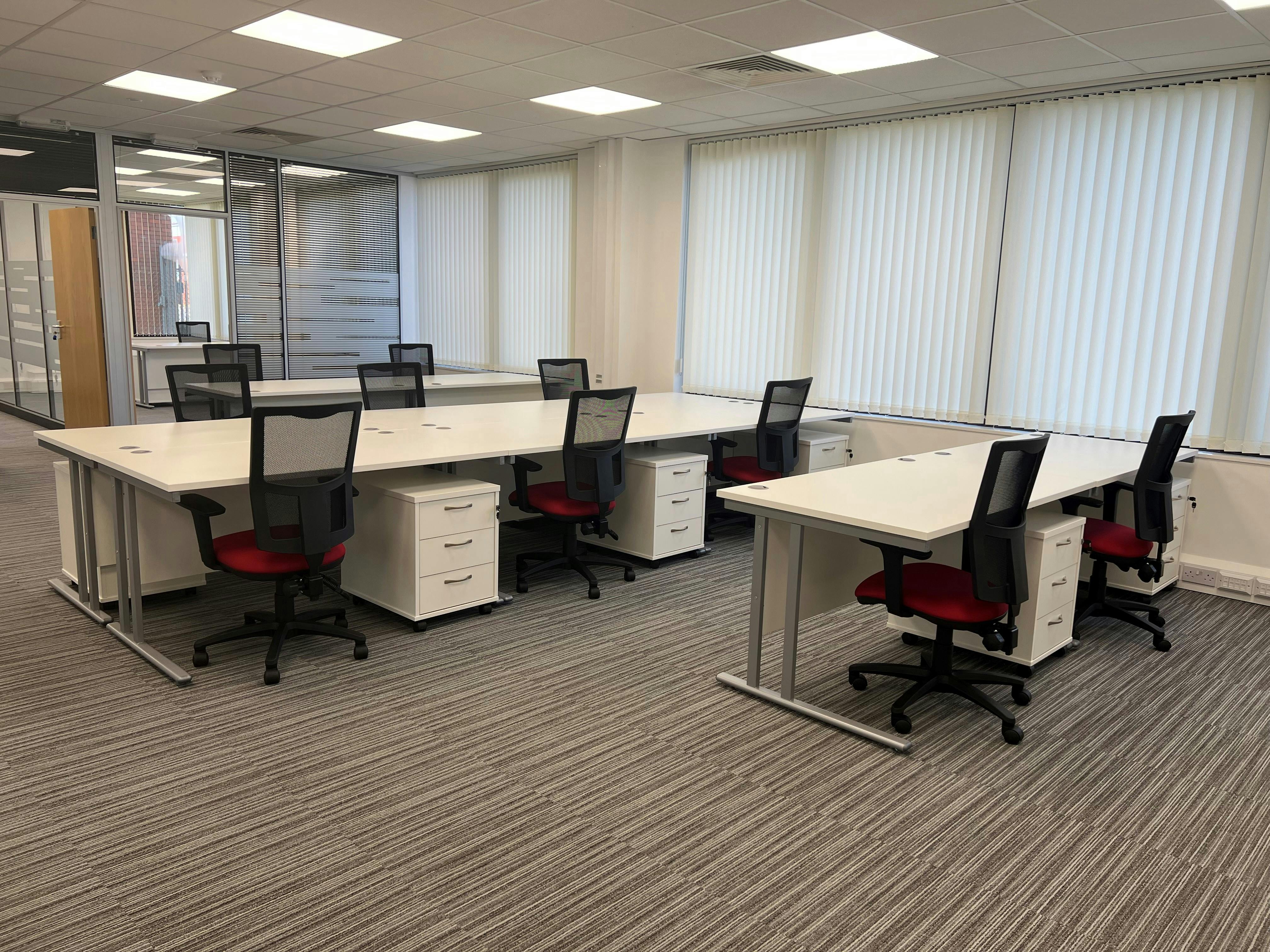 Office in Crawley - photo 3