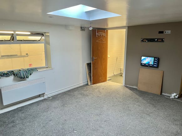 2A Tomo Industrial Estate, Uxbridge, Industrial To Let - 2A Tomo Office 2.jpg