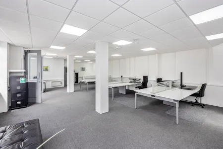 Unit A, 142 Old Shoreham Road, Hove, E (Commercial / Business / Service) / Office / Studio / Gallery / Studio / Workshop To Let - Old Shoreham Road, 142, Unit A-004.JPG