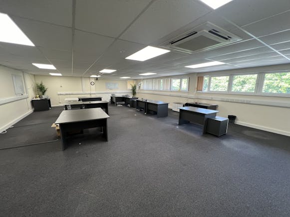 Unit 4-5, Bristol, Industrial To Let - 20240802_100533318_iOS.jpg