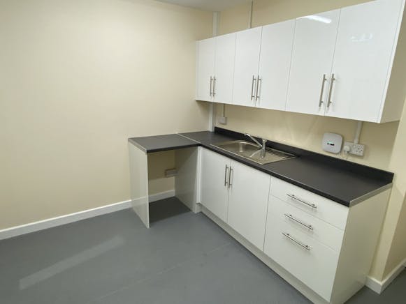 Unit 1 Crayside Industrial Estate, Crayford, Industrial To Let - Crayford - 1 Crayside kitchenette.jpeg