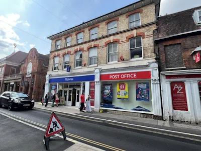 14 The Borough, Farnham, Retail To Let - 01.jpg