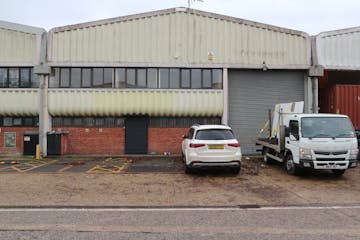 Unit 8 Nimrod Industrial Estate, Reading, Industrial / Warehouse To Let - Photo Main