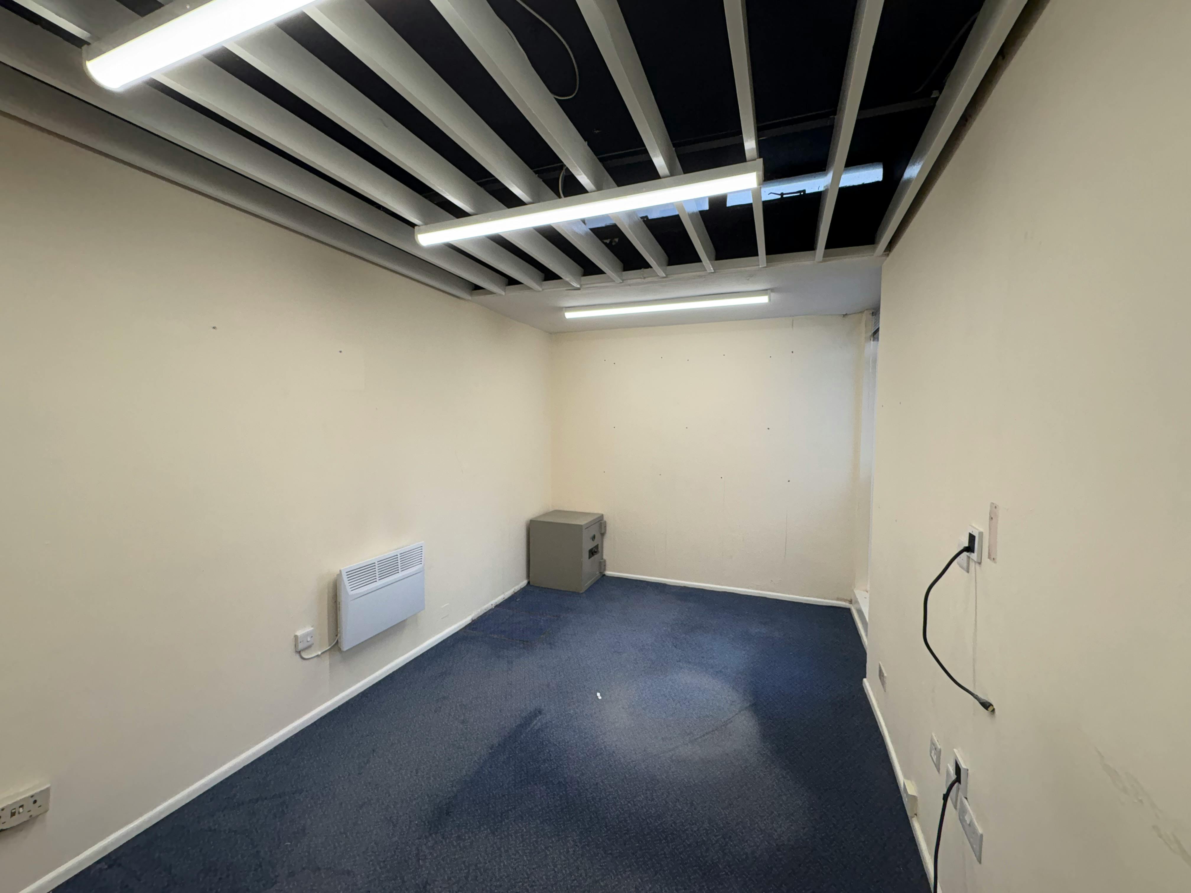 Office in Southampton - photo 4