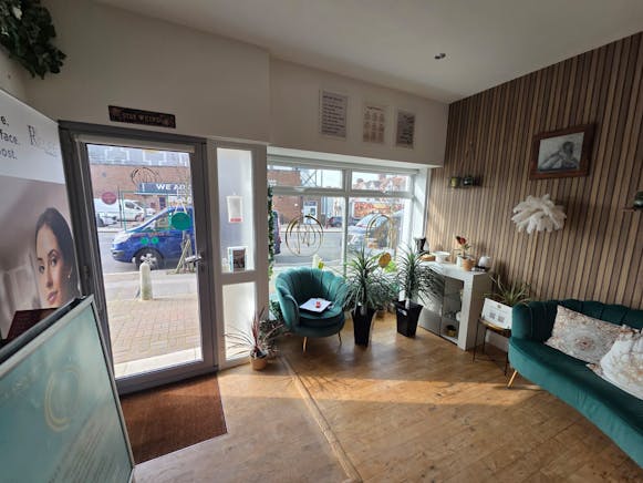 19A Station Road, Westcliff-on-Sea, Retail To Let - WhatsApp Image 2026-03-06 at 10.57.03 (3).jpeg