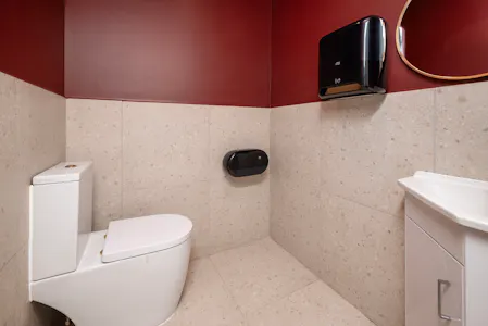 Ground Floor, 3 Theobald Court, Borehamwood, Office To Let - P10.jpg