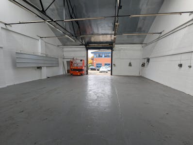 Unit 8, Watford, Warehouse To Let - PXL_20241023_105803417.jpg