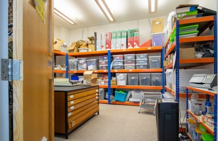 Kingscote G6, Priory Park Industrial Estate, London Road, Tetbury, Industrial / Warehouse To Let - Kingscote-G6-Storage-to-Let-Internal-1-1282x830.jpg