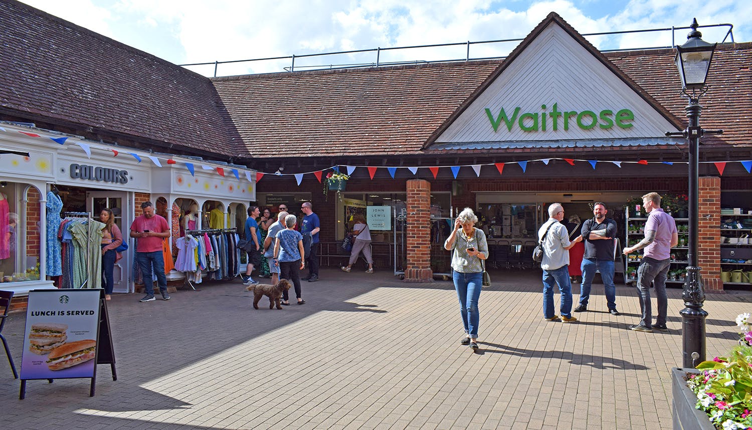 5A Lion & Lamb Yard, Farnham, Retail To Let - DSC_0052EDIT.jpg