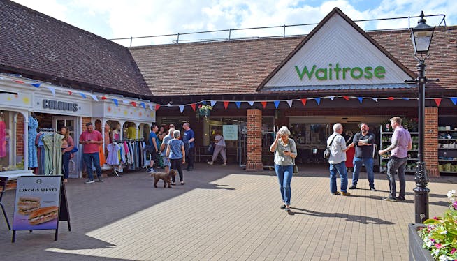 5A Lion & Lamb Yard, Farnham, Retail To Let - DSC_0052EDIT.jpg