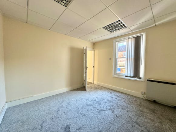 48 High Street South, Dunstable, Office To Let - IMG_6493.JPG