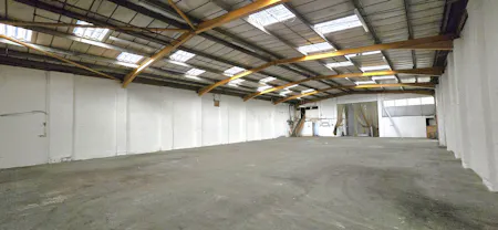 Unit 8 & Unit 9, Lyndean Industrial Estate, London, Industrial To Let - 20260408_162100(0) - Edited.jpg