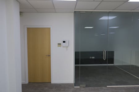 Stanmore Towers, 8-14 Church Road, Stanmore, Office To Let - IMG_1076.JPG