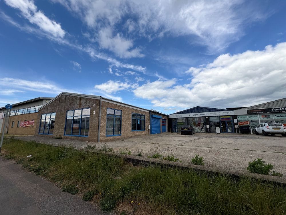 1 Churchill Road, Bicester, Industrial / Retail / Trade Counter Lease Assignment - image00012.jpg