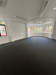 45 Monmouth Street, London, Office To Let - 1st Floor Feature Window.jpg