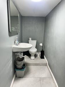 32-34 Chiswick High Road, London, Retail To Let - 7D8875E11B2D455C80F34D6320CC2811.jpeg