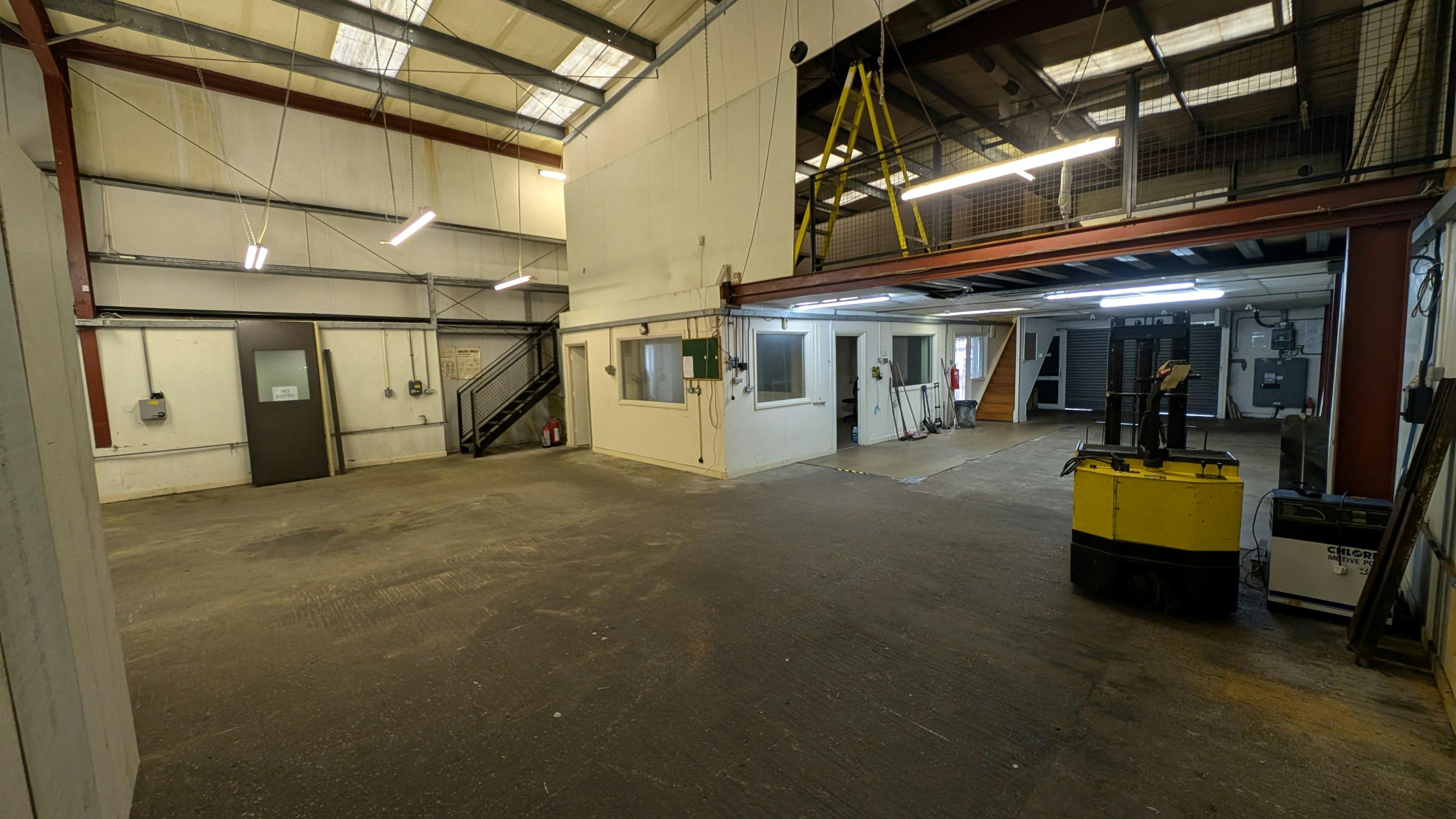 Industrial Unit in Fareham - photo 2