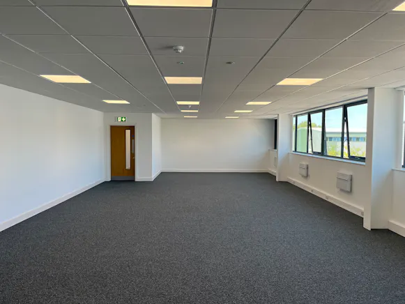Vantage 41, Aston Clinton, Industrial To Let - 20260811_102457000_iOS.jpg