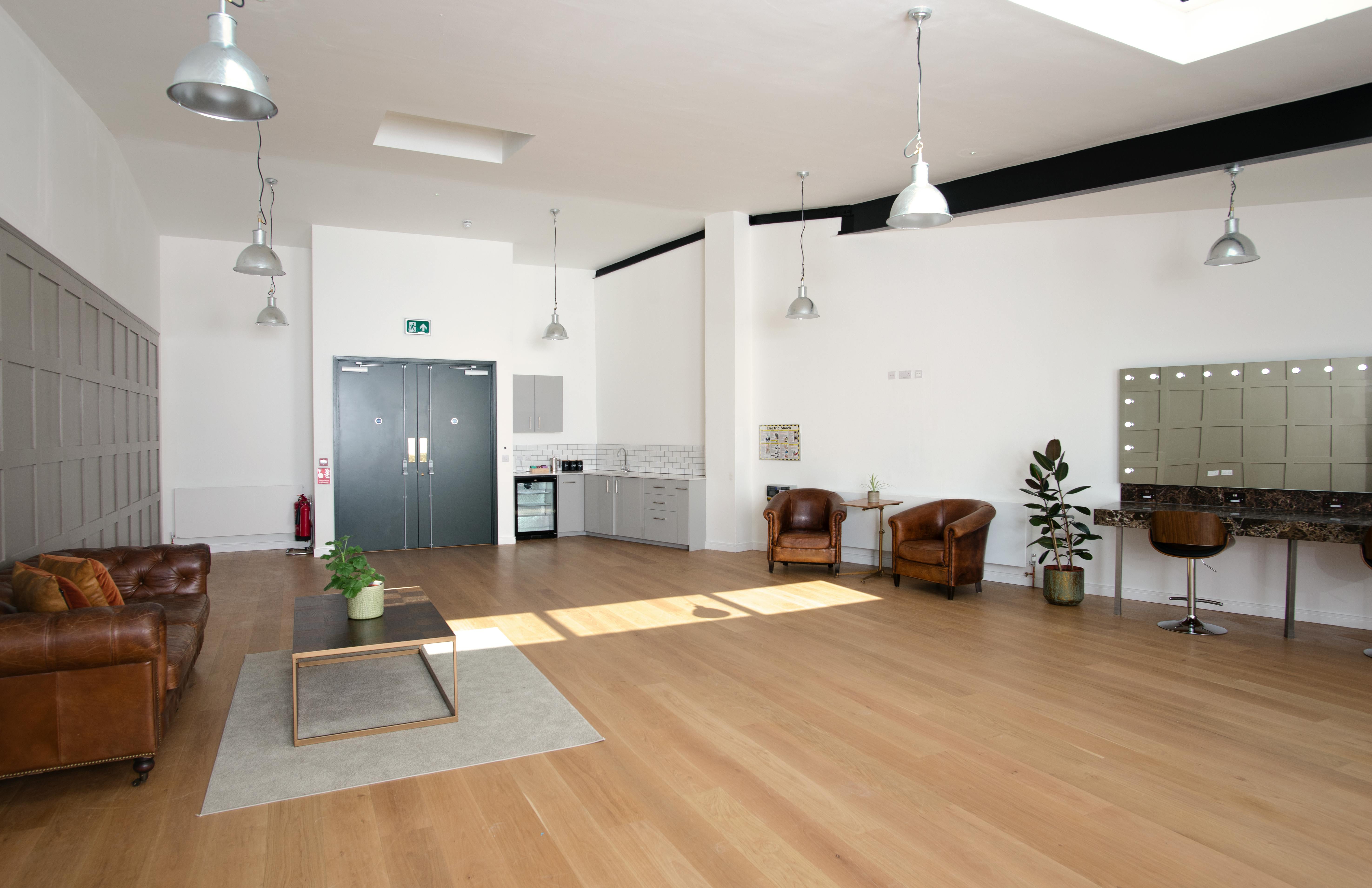 Industrial Unit in London - photo 4