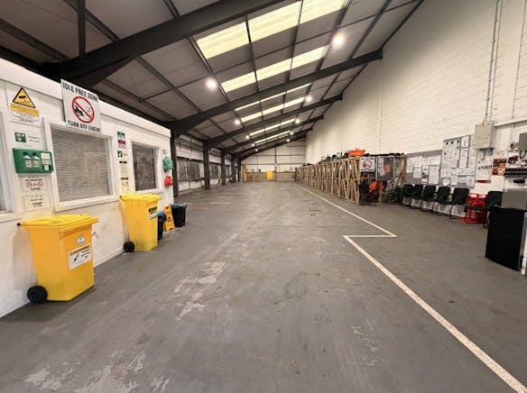 9E Farnham Trading Estate, Farnham, Industrial / Warehouse To Let - IMG_0570.jpg