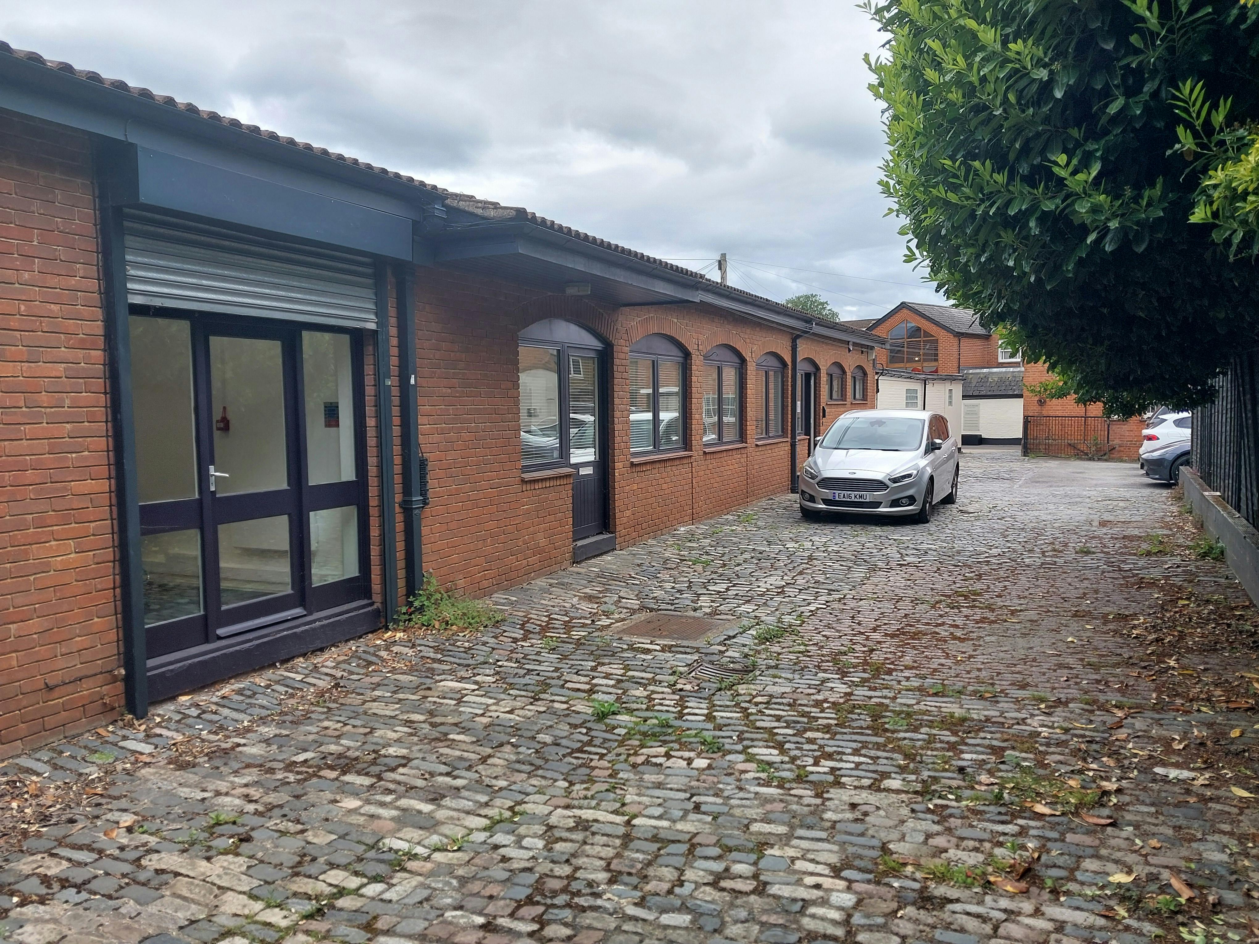 59B High Street, Ascot, Offices To Let - 20260518_165352.jpg
