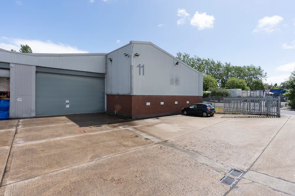 Unit 11, Fairway Trading Estate - IW-060626DL-016.jpg