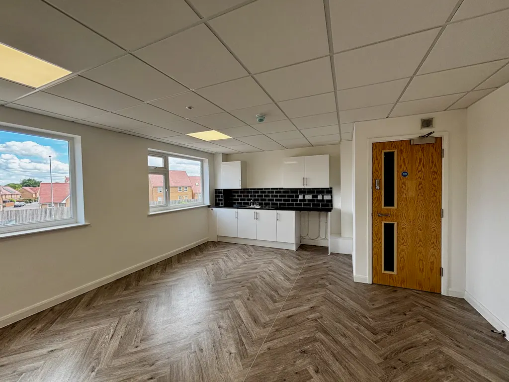 4 Frenchs Avenue Dunstable Mileway Warehouse For Rent Kitchen