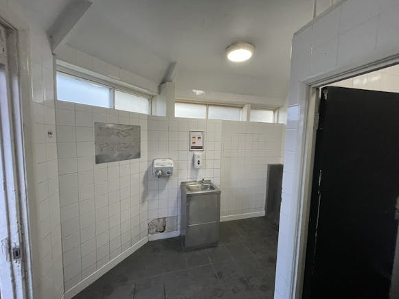 Bexhill Toilets, De La Warr Parade, Bexhill on Sea, Leisure / Office / Retail To Let - IMG_1295.JPEG