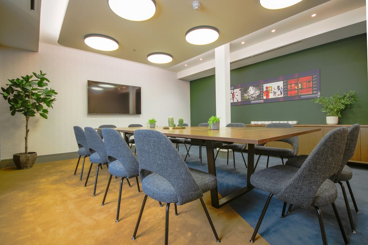 1eb908d609f5cf5c94a2b79ae1b851c4 E