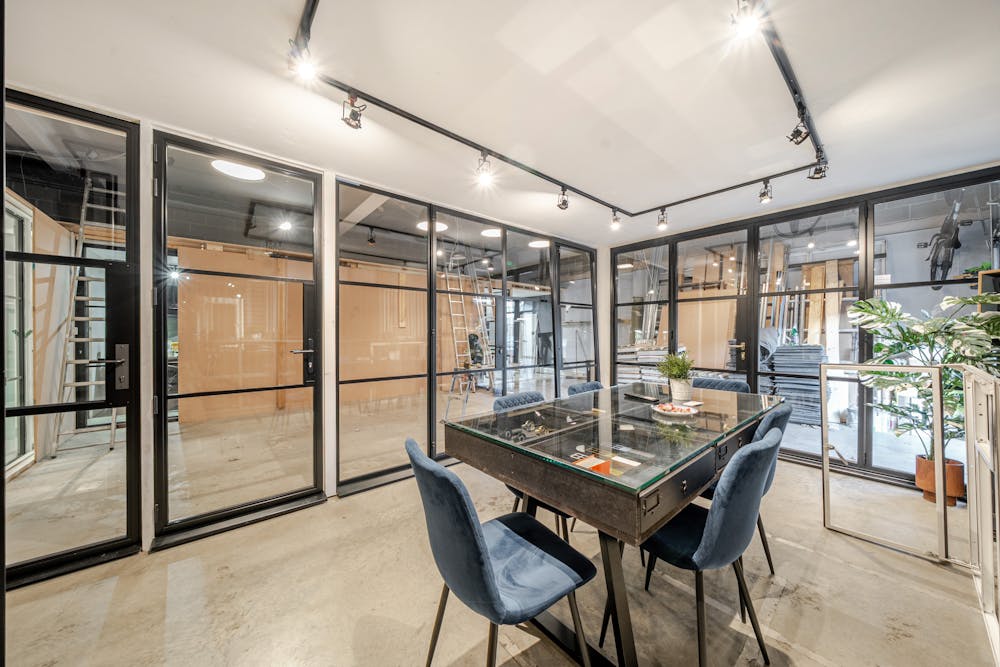 24 Oliver Business Park - 1372773468ff91cc4fd79.jpg