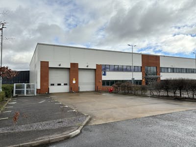 Unit 3 Links Industrial Estate, Hanworth, Industrial / Warehouse To Let - Unit 3 - Front aspect parking & loading area