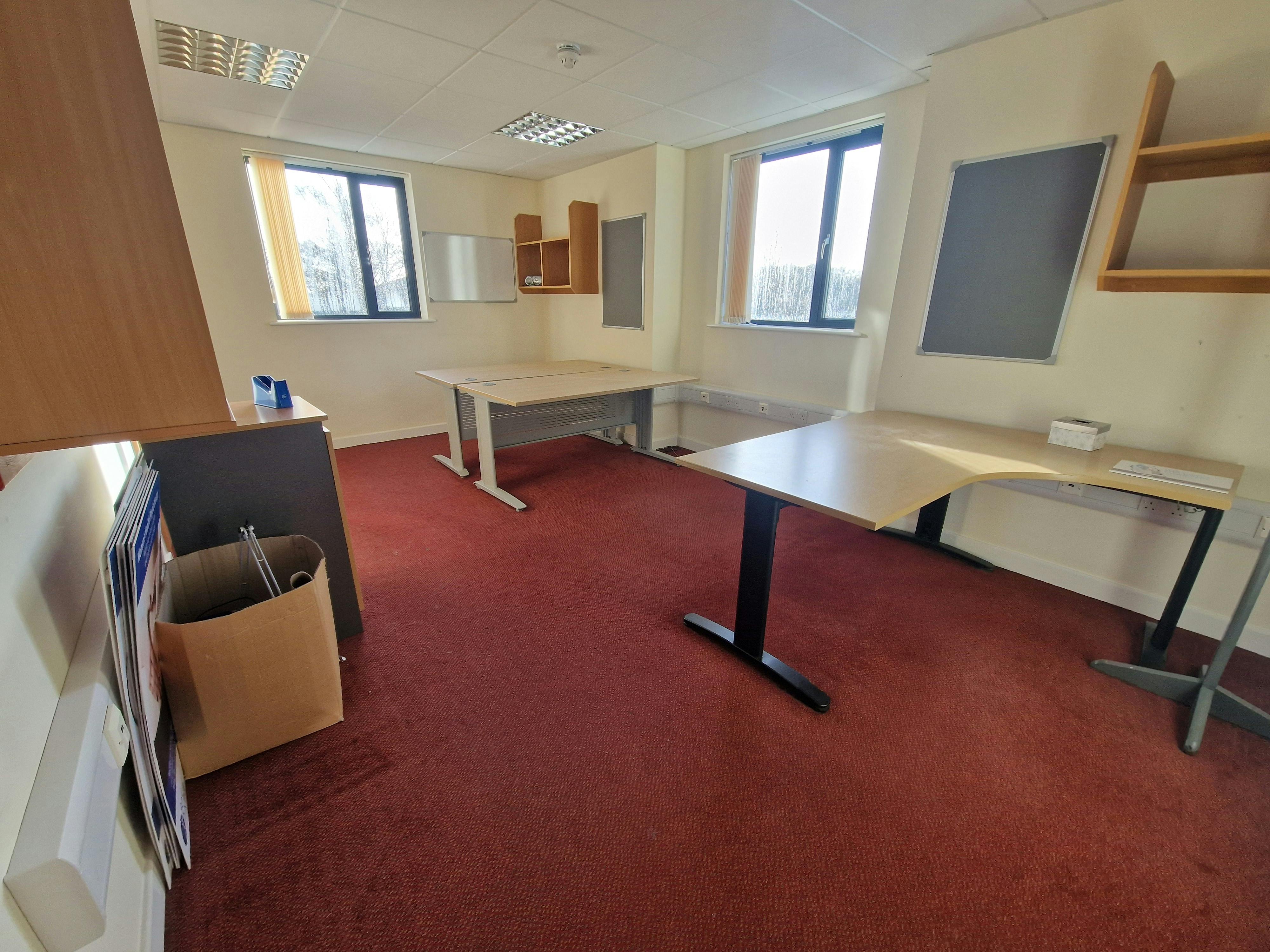 Retail/Shop in Waterlooville - photo 4