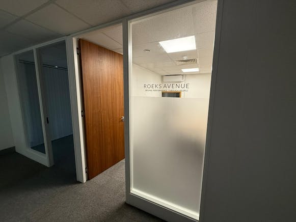 Woodland Place, Wickford, Office To Let - IMG20251119WA0063.jpg