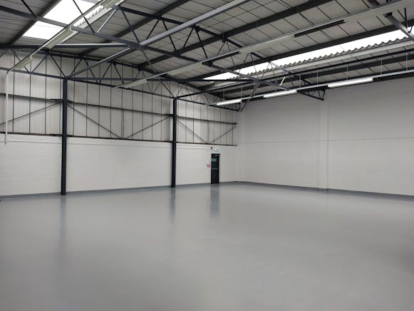 Unit 12, Bilton Industrial Estate, Bracknell, Industrial To Let - 20230320_142123.jpg