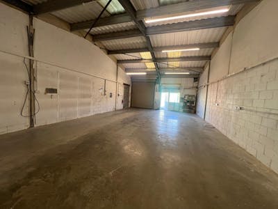 7 Brookside Centre, Southend-On-Sea, Industrial To Let - 17b69ed5d44b41208e1b535fc614965a.jpg