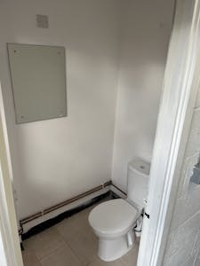 Unit 5A Bessemer Crescent, Rabans Lane Industrial Estate, Aylesbury, Industrial / Warehouse / Workshops To Let - Toilet.JPEG