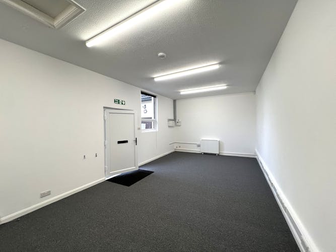 4 Newhouse Business Centre, Faygate, Office To Let - IMG_2865.jpg