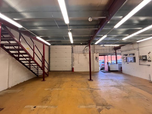 Unit 10 The Business Centre Corinium Industrial Estate, Amersham,, Industrial To Let - WhatsApp Image 20250707 at 122056_e3978f1e.jpg