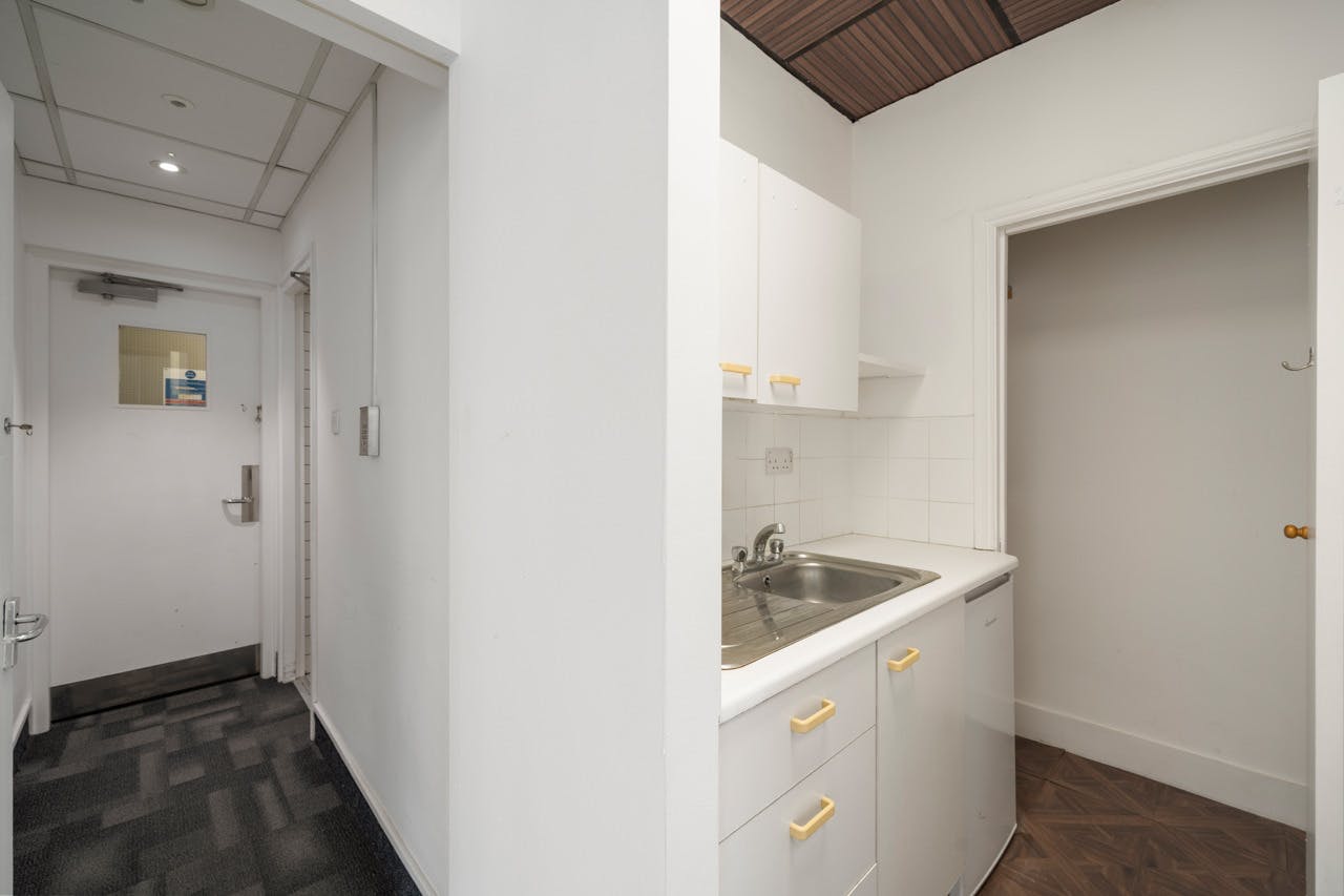22 Eastcheap, London, Offices To Let - com419620459.jpg