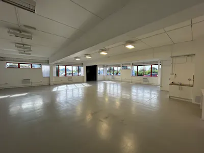 Block 14 Offices, Glasgow, Light Industrial / Office To Let - 20260813_081309940_iOS.jpg