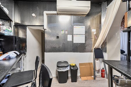 3 Hackney Road, London, Retail For Sale - 1417524-7-69a093ef41e07.jpg